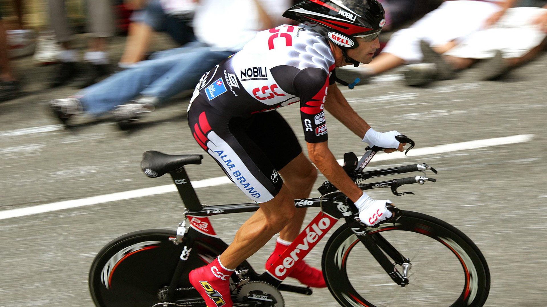 大洋彼岸冲浪盛典，感受海浪激荡的青春热血，大洋彼岸是谁