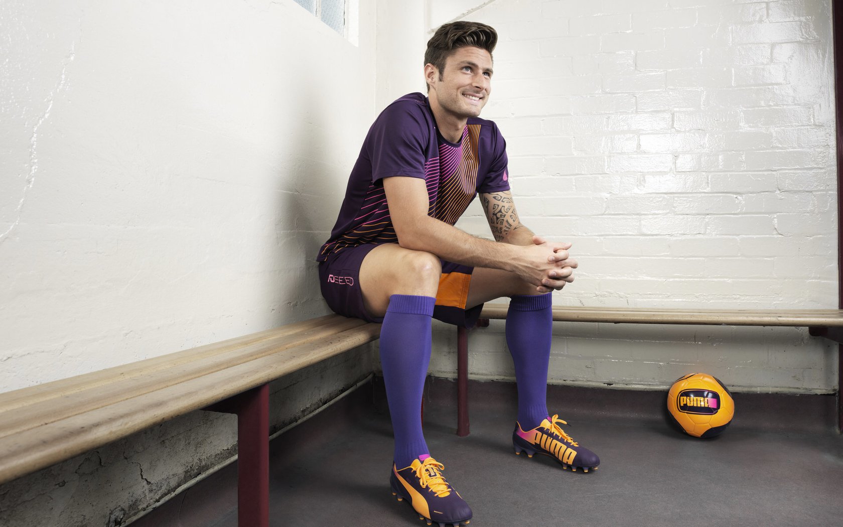 球场风采：运动员的场上风格与个人特色，描写球场上运动员风采