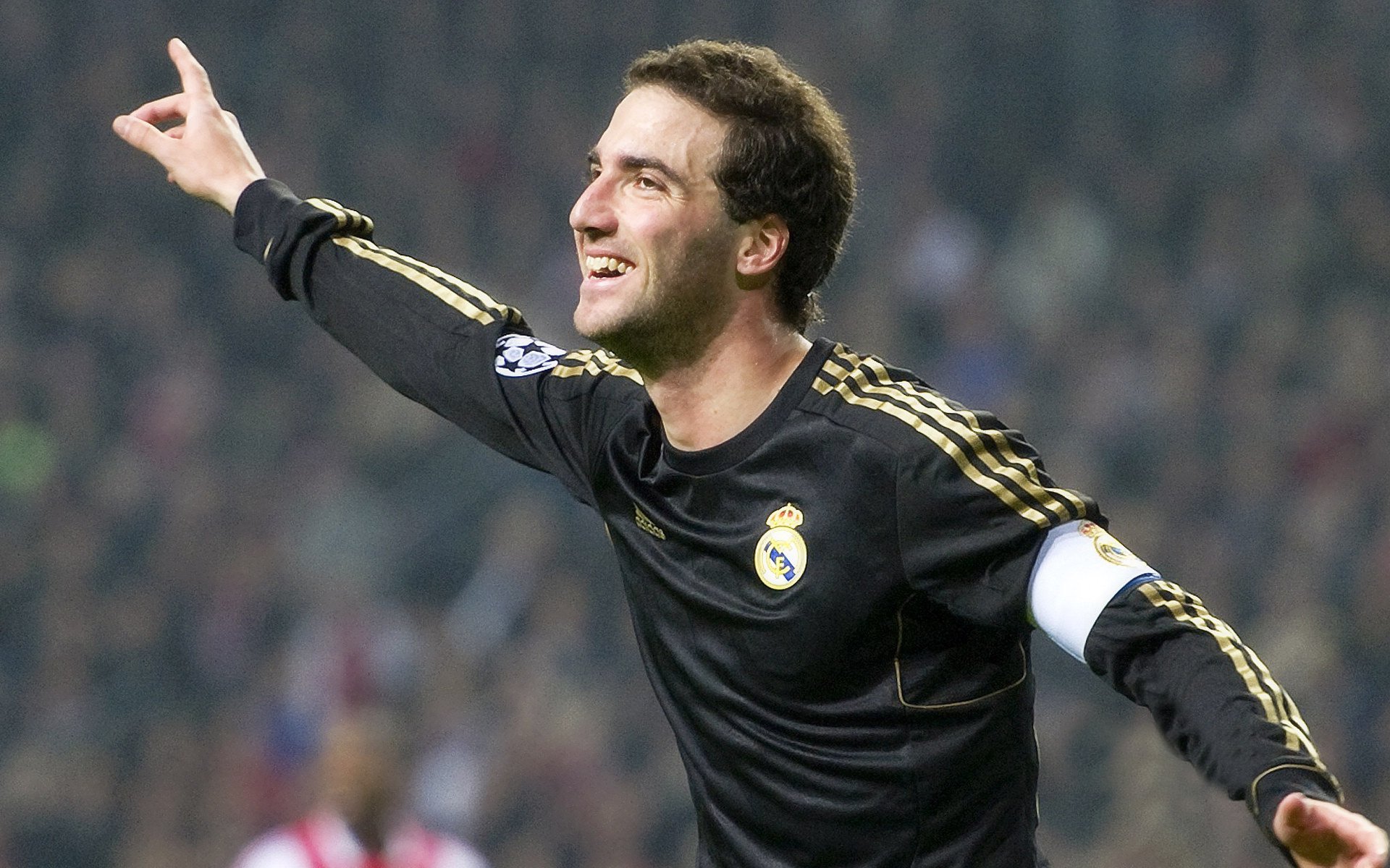 皇马疯狂引援，签下多名欧洲新星，皇马疯狂引援,签下多名欧洲新星是真的吗